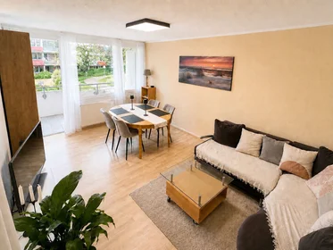 Logement entier à Fehrenbachallee, image 1 de 10