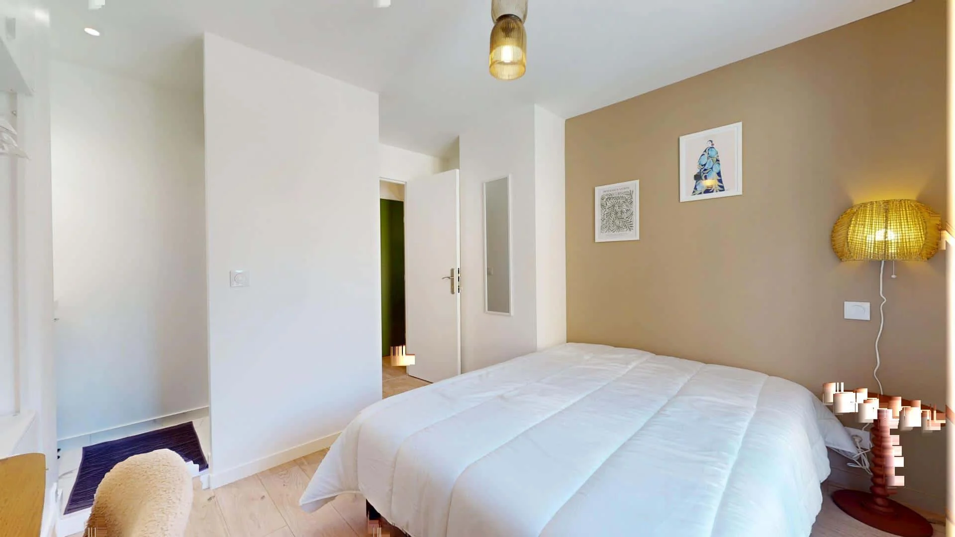 Bright and airy student room with easy university access in