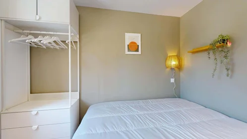 Privatzimmer in der 69 Rue Brochier, 13005 Marseille, France, bild 4 von 16