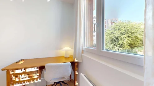 Privatzimmer in der 69 Rue Brochier, 13005 Marseille, France, bild 7 von 16