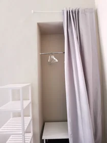 Stanza privata in Corso Giuseppe Siccardi, 4, 1° Piano Scala B, immagine 4 di 16