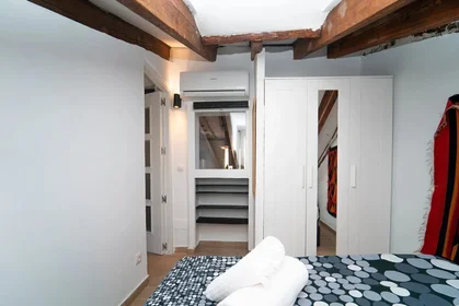 Dairenin tamamı konumu Calle del Mesón de Paredes 59, 13 22 görüntüsü