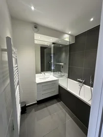Apartamento inteiro em 121 Rue Rouget de Lisle, imagem 4 de 8