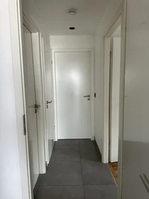 Apartamento inteiro em 121 Rue Rouget de Lisle, imagem 7 de 8