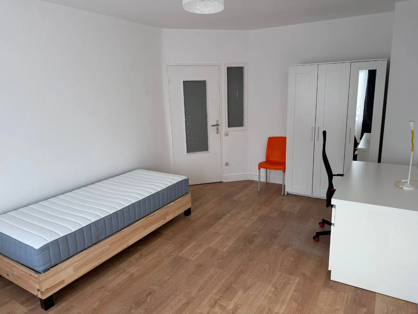Bezahlbares Zimmer für Studenten mit ausreichender Beleuchtung in 