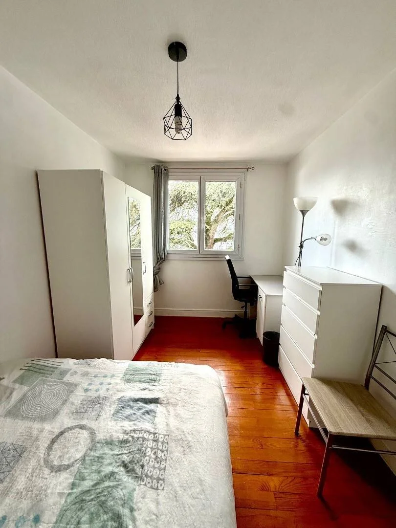 Zimmer in Studentenwohnung in  zu vermieten, voll möbliert