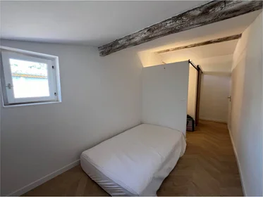 Private room at Nîmes, 30000, image 9 of 13