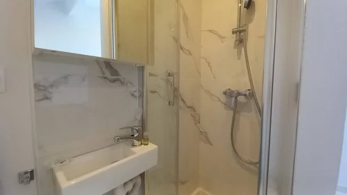 Private room at Cannes, 06400, image 18 of 37