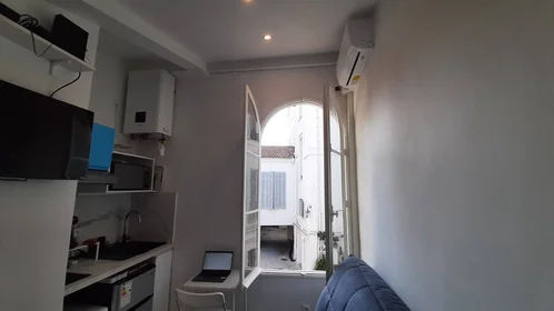 Private room at Cannes, 06400, image 4 of 37
