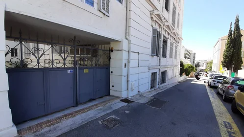 Private room at Cannes, 06400, image 32 of 37
