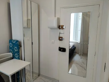 Private room at Cannes, 06400, image 10 of 37