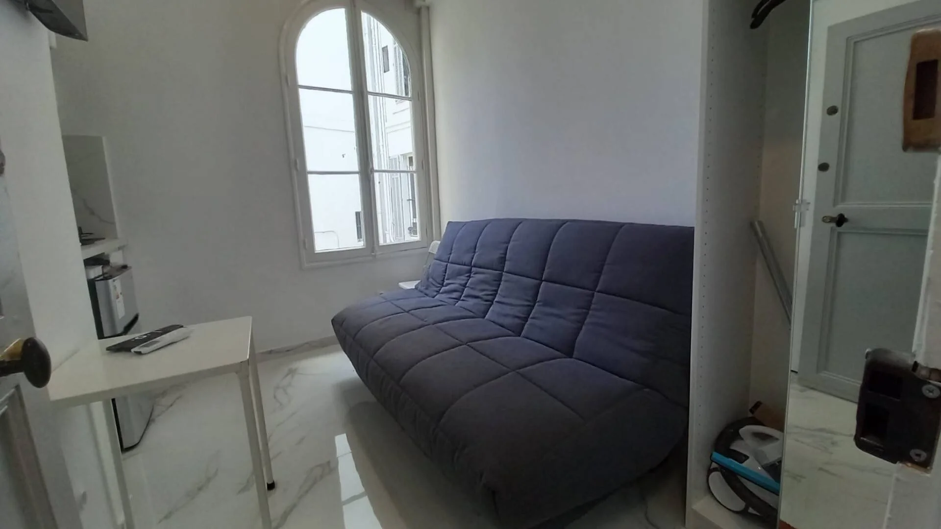 Functional student room perfect for studying in 