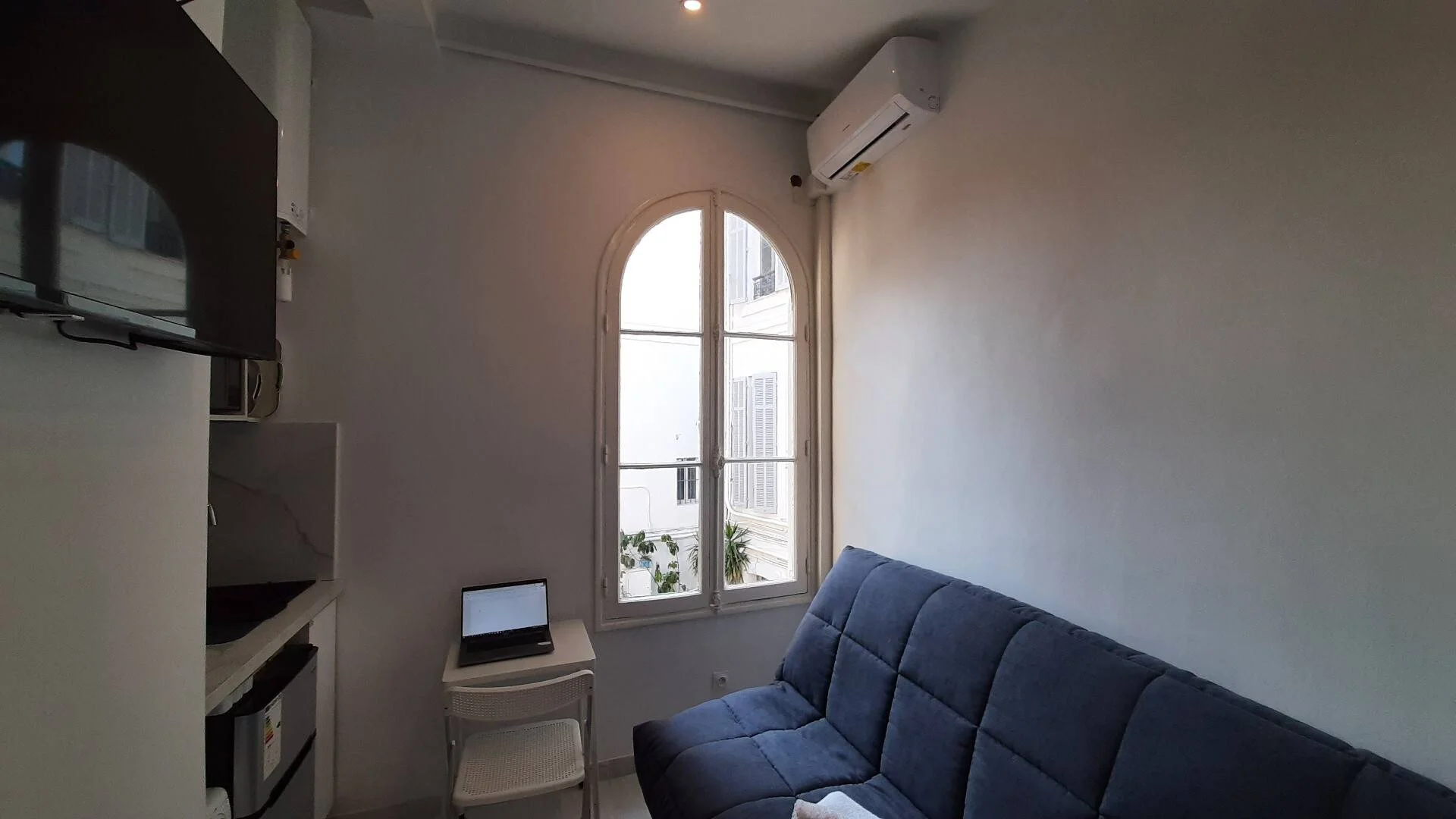 Bright and airy student room with easy university access in 