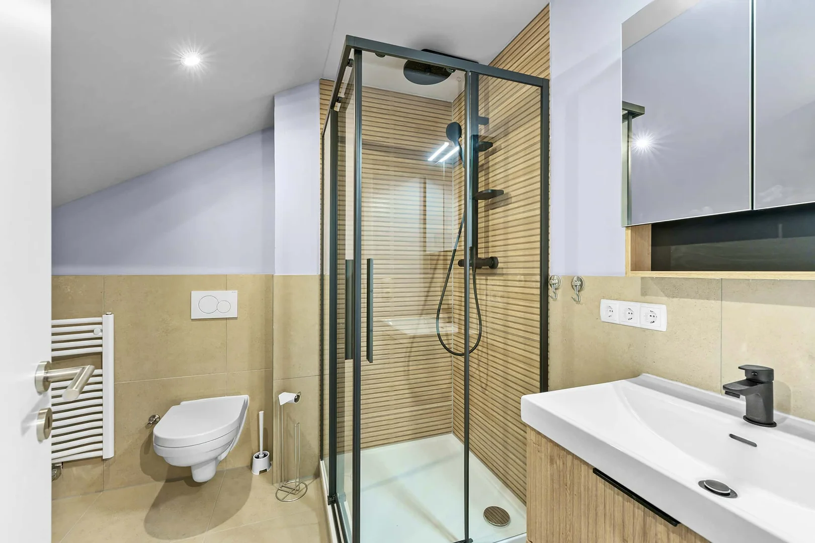 Quarto de estudante económico com localização conveniente em 