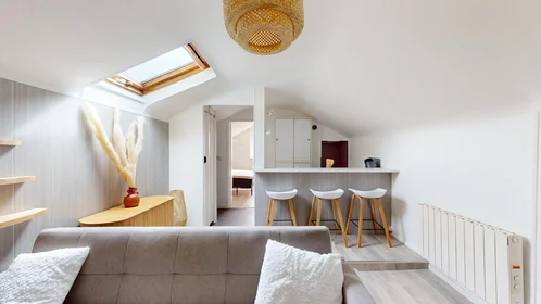 Private room at 26 Rue D'auxonne, image 1 of 10