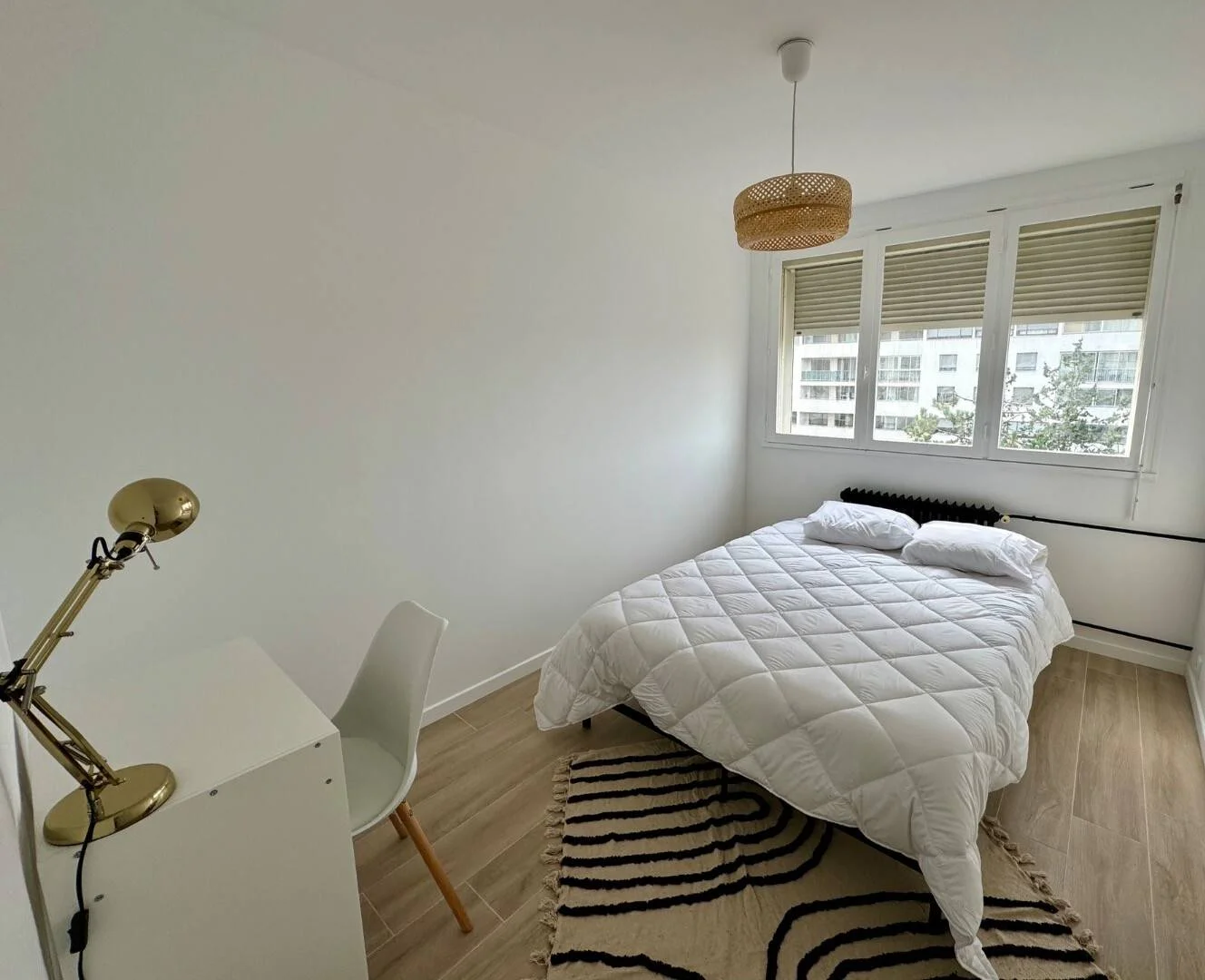 Quarto de estudante confortável e espaçoso em 