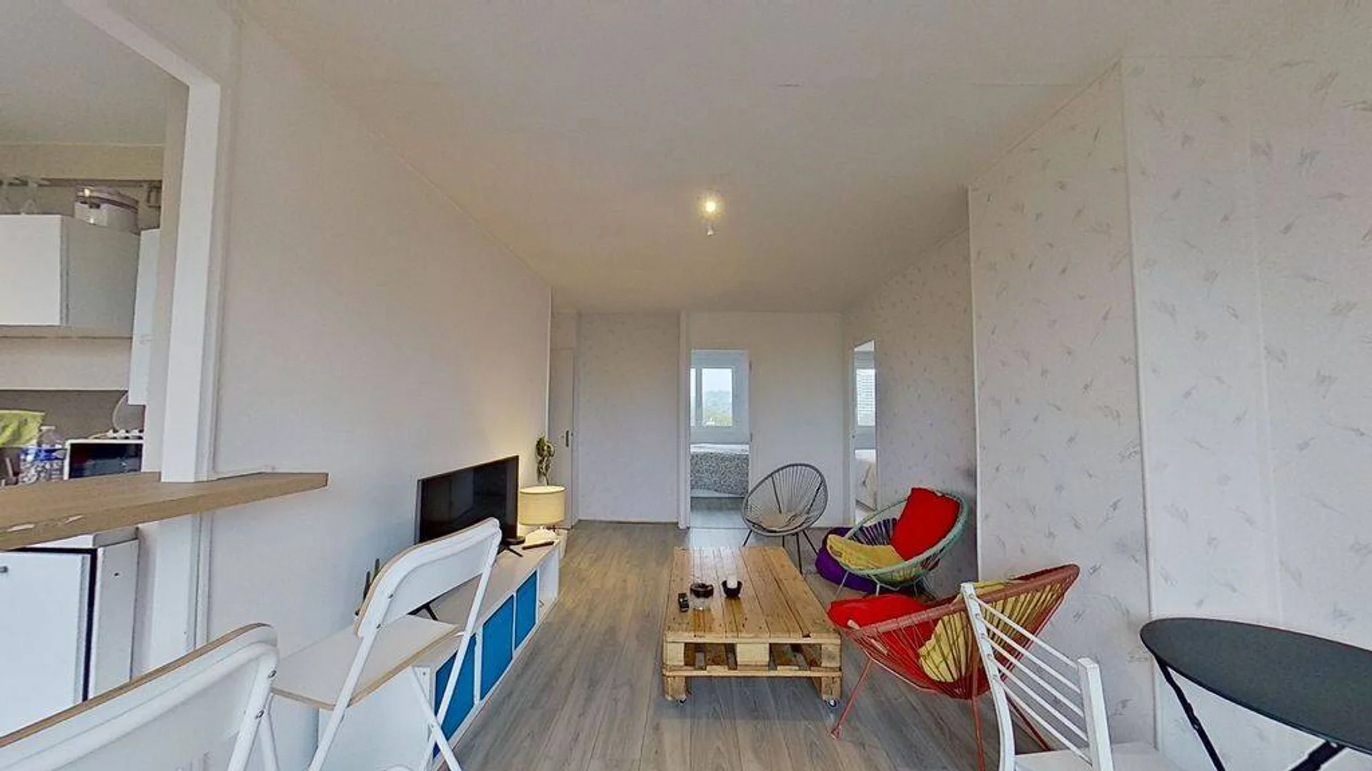 Habitación estudiantil amplia y cómoda en 