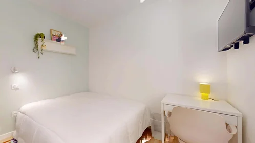 Quarto privado em 44 Av. Alfred Nobel, 83100 Toulon, France, imagem 1 de 16