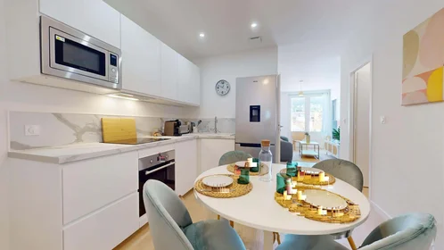Quarto privado em 44 Av. Alfred Nobel, 83100 Toulon, France, imagem 11 de 16