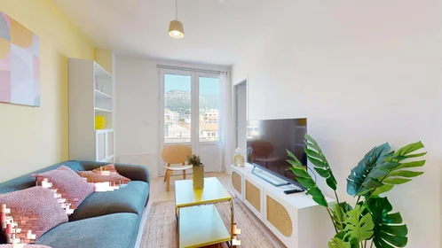 Quarto privado em 44 Av. Alfred Nobel, 83100 Toulon, France, imagem 12 de 16