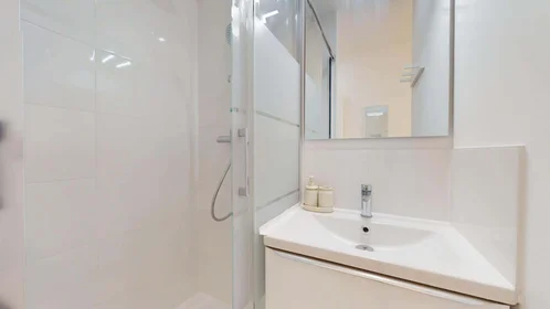 Quarto privado em 44 Av. Alfred Nobel, 83100 Toulon, France, imagem 4 de 16