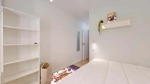 Quarto privado em 44 Av. Alfred Nobel, 83100 Toulon, France, imagem 6 de 16