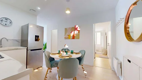 Quarto privado em 44 Av. Alfred Nobel, 83100 Toulon, France, imagem 7 de 16
