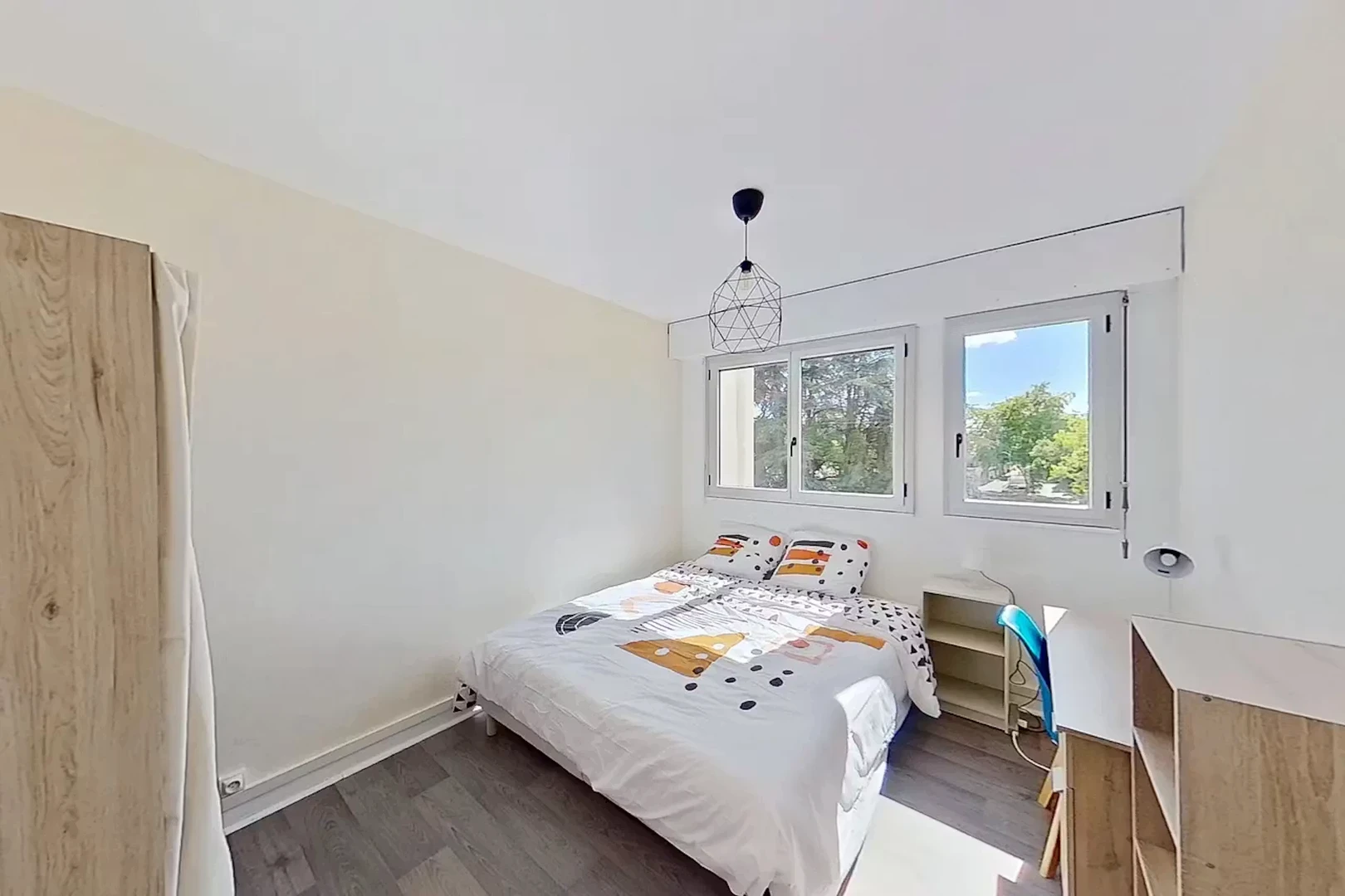 Quarto de estudante económico com localização conveniente em