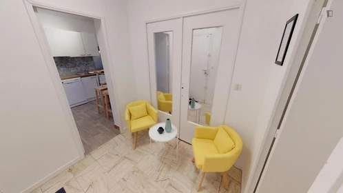 Quarto privado em Rue du Bourbonnais, imagem 14 de 15