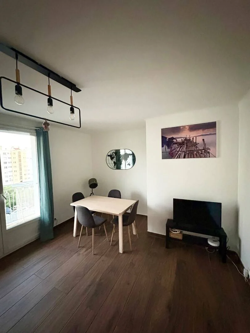 Chambre d'étudiant économique avec emplacement pratique dans 