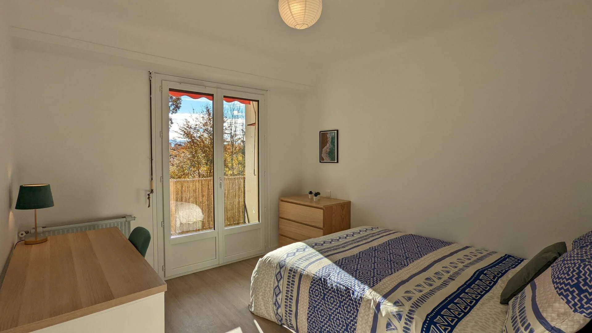 Habitación estudiantil amplia y cómoda en 