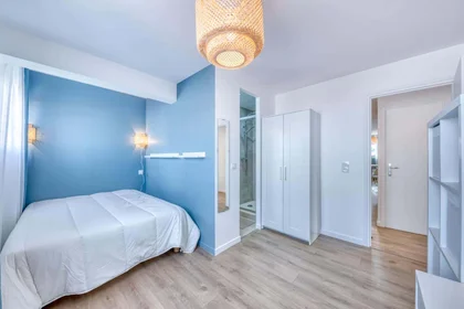 Quarto privado em 11 Rue du Dr Baloux, 06150 Cannes, France, imagem 1 de 8