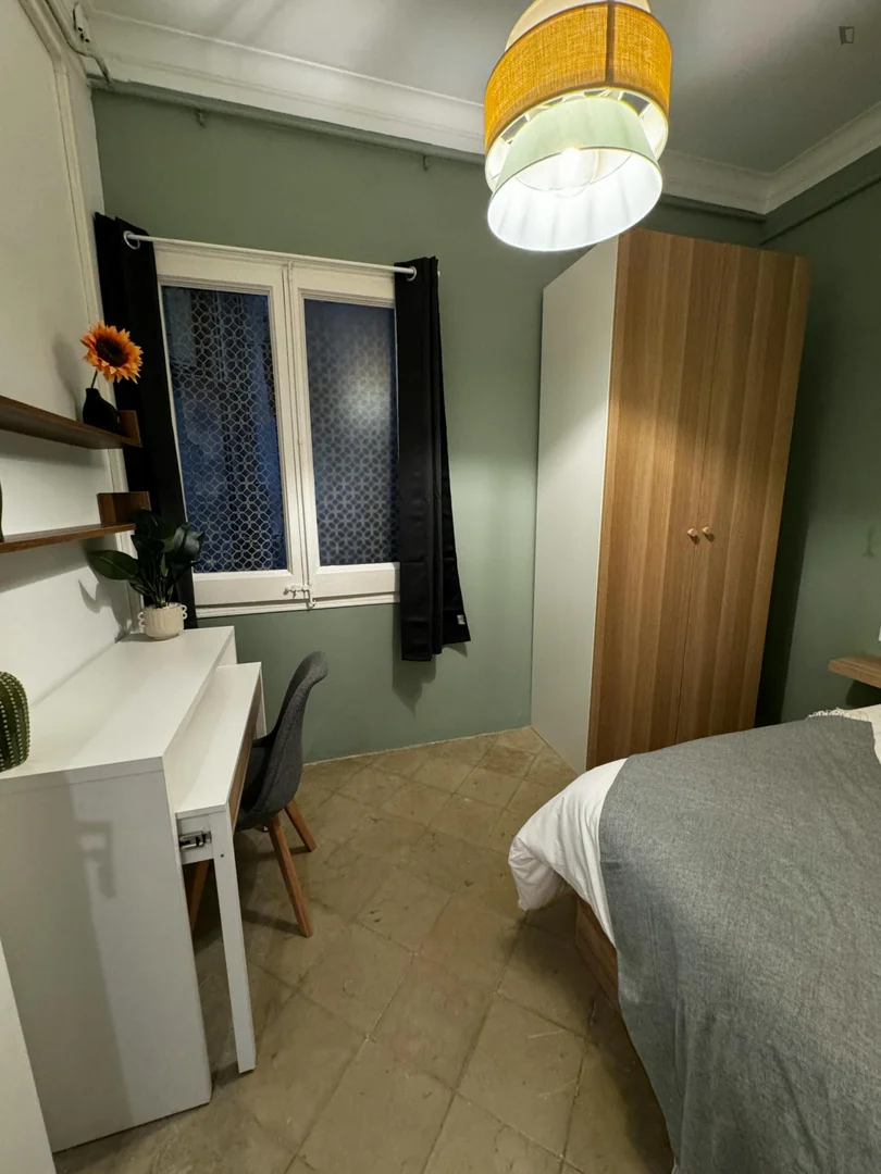 Chambre confortable pour étudiants disponible dans 