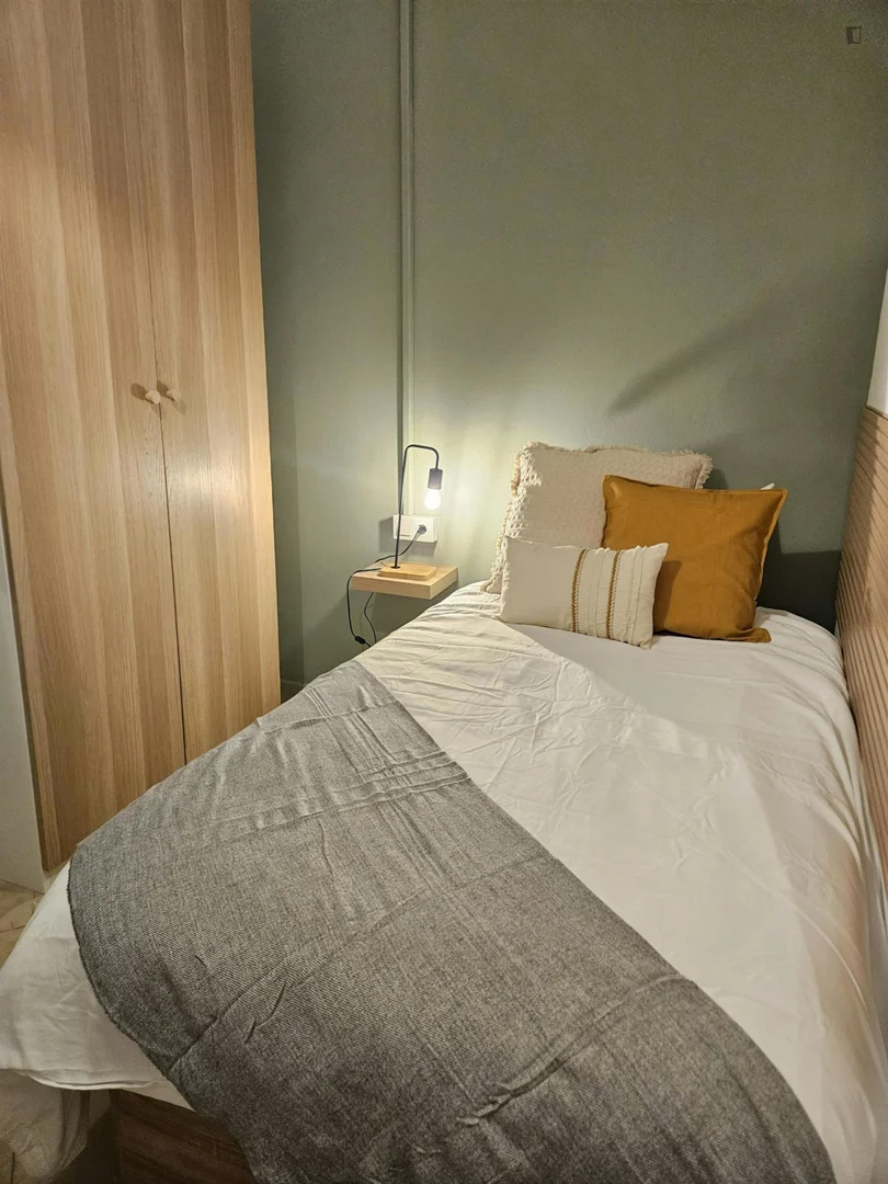 Chambre conviviale pour les étudiants dans  avec des équipements modernes
