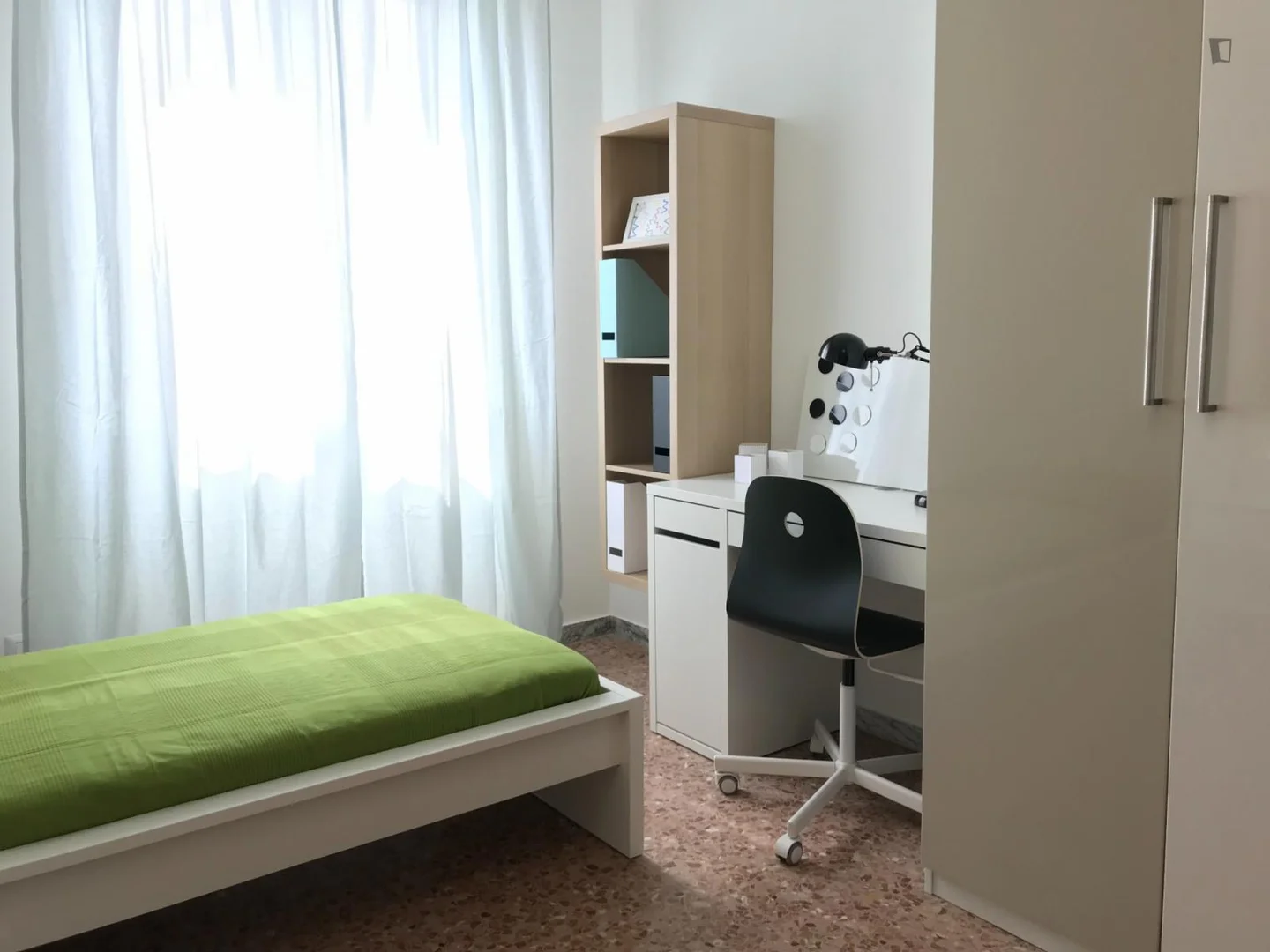 Wygodny i przestronny pokój studencki w 