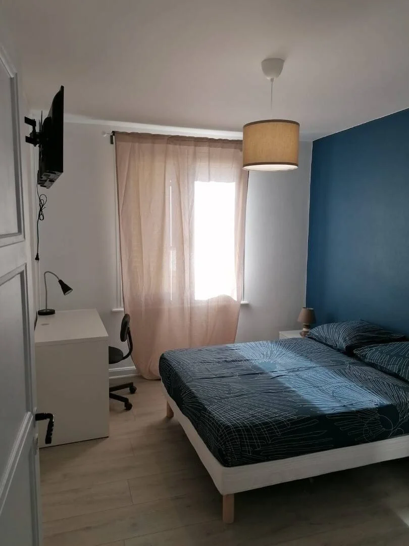 Camera per studenti economica vicino al campus a 