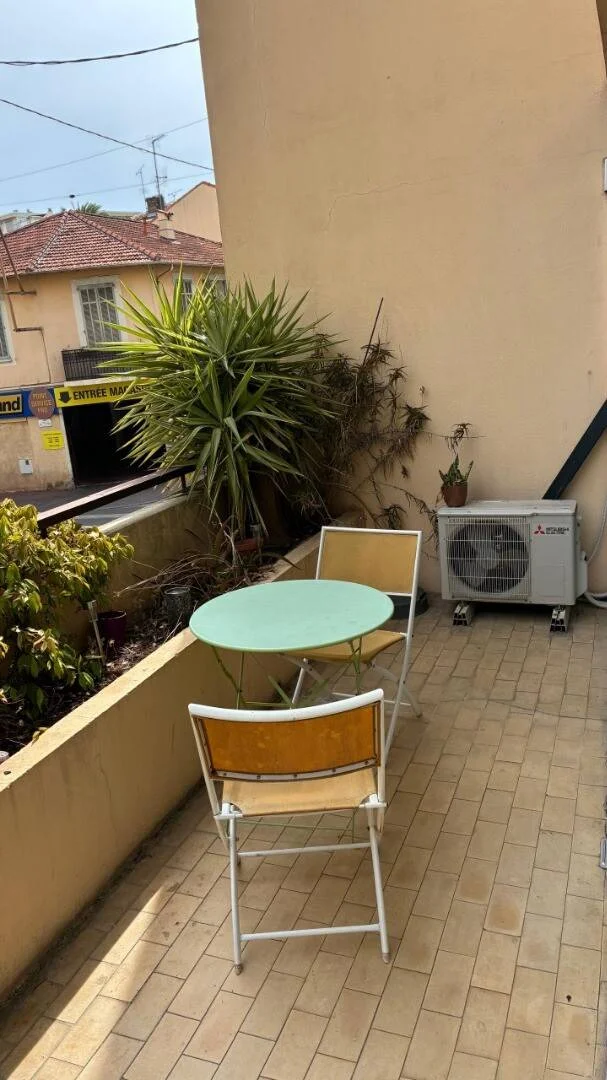 Economical student room with convenient location in 