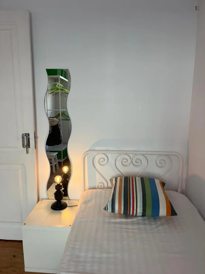 Zimmer in Studentenwohnung in  zu vermieten, voll möbliert