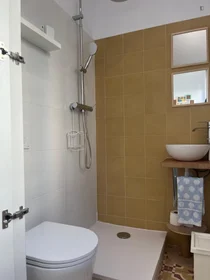 Privatzimmer in der R. António Pedro, bild 13 von 17