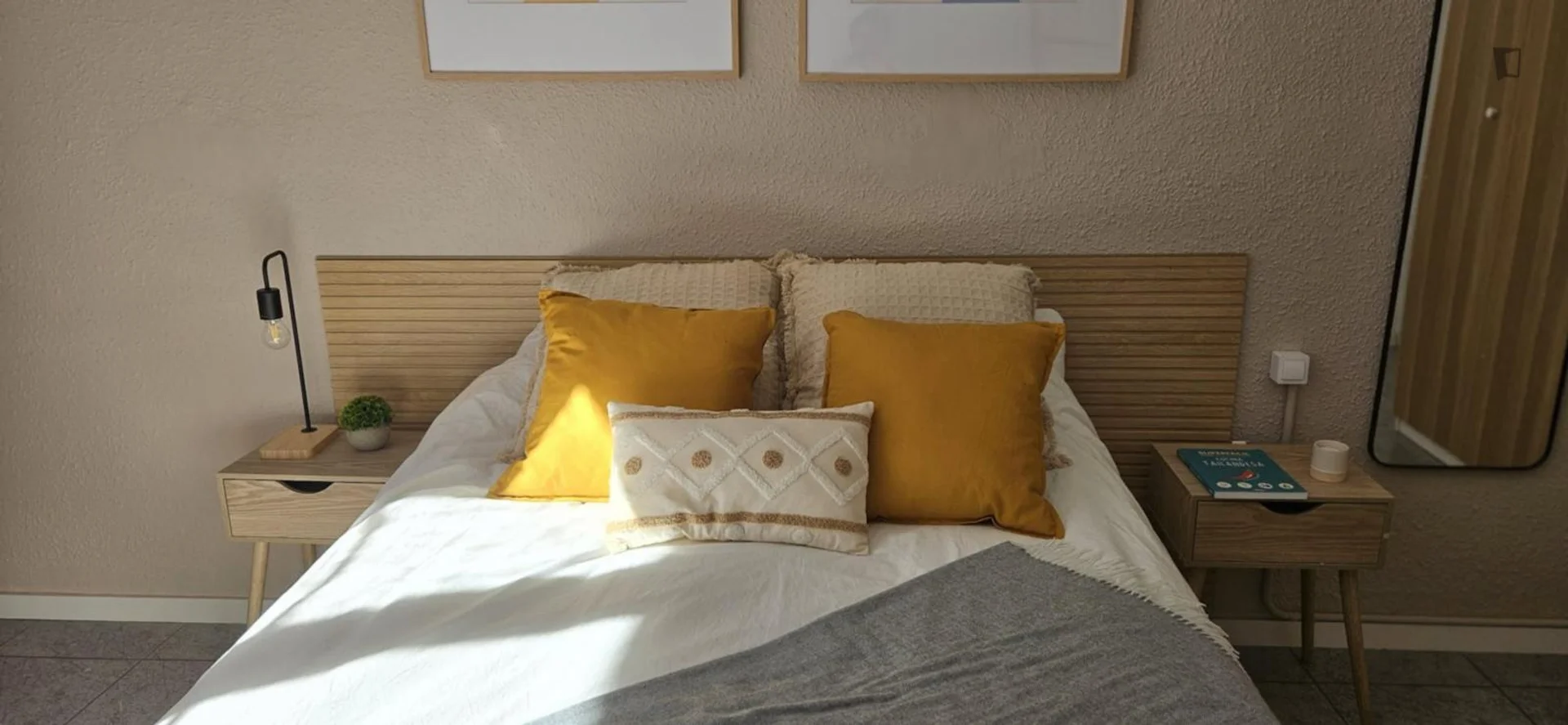 Funktionelles Studentenzimmer perfekt zum Studieren in 