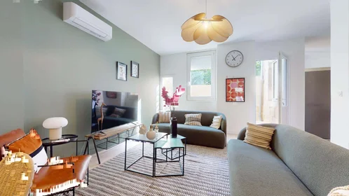 Chambre privée à 47 Cr du Médoc, 33300 Bordeaux, France, image 12 de 27