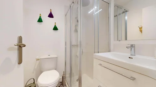 Chambre privée à 47 Cr du Médoc, 33300 Bordeaux, France, image 6 de 27