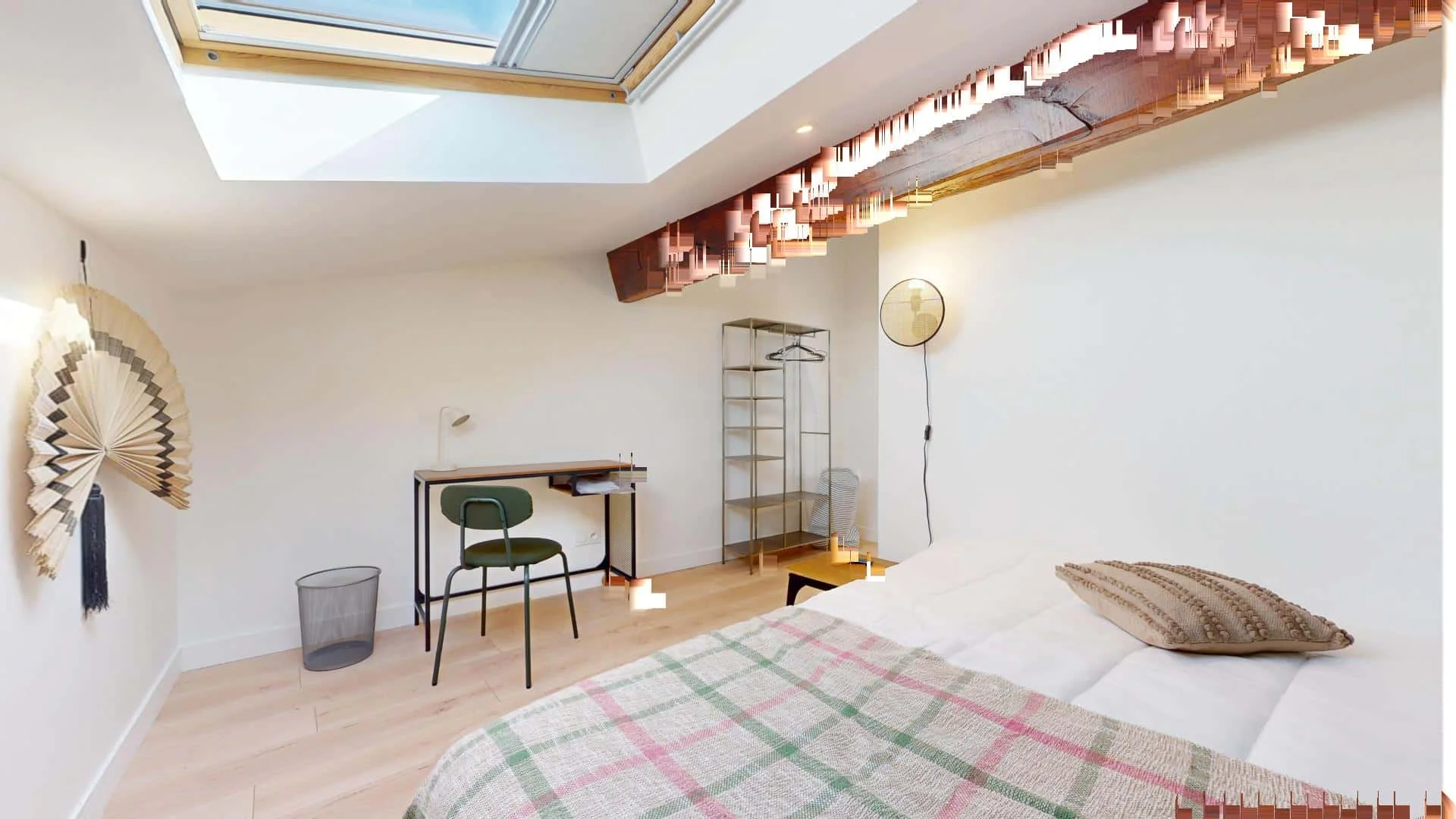 Chambre d'étudiant à  avec espace d'étude et installations communes