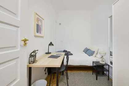Stanza privata in Av. de Berna 35, 1050-181 Lisboa, Portugal, immagine 1 di 20