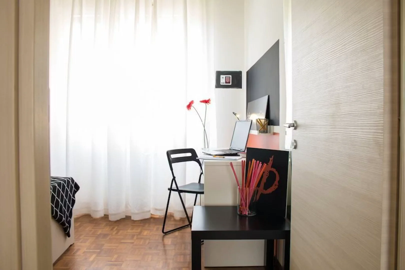 Student-friendly room in  with modern amenities
