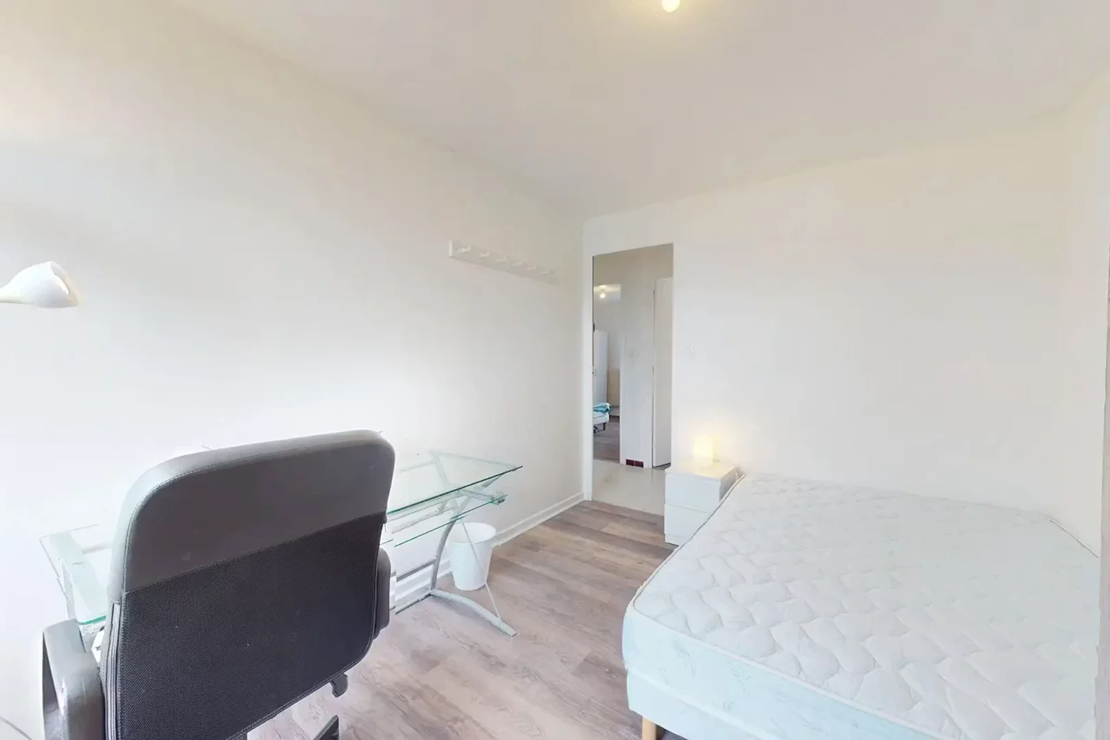 Economical student room with convenient location in 