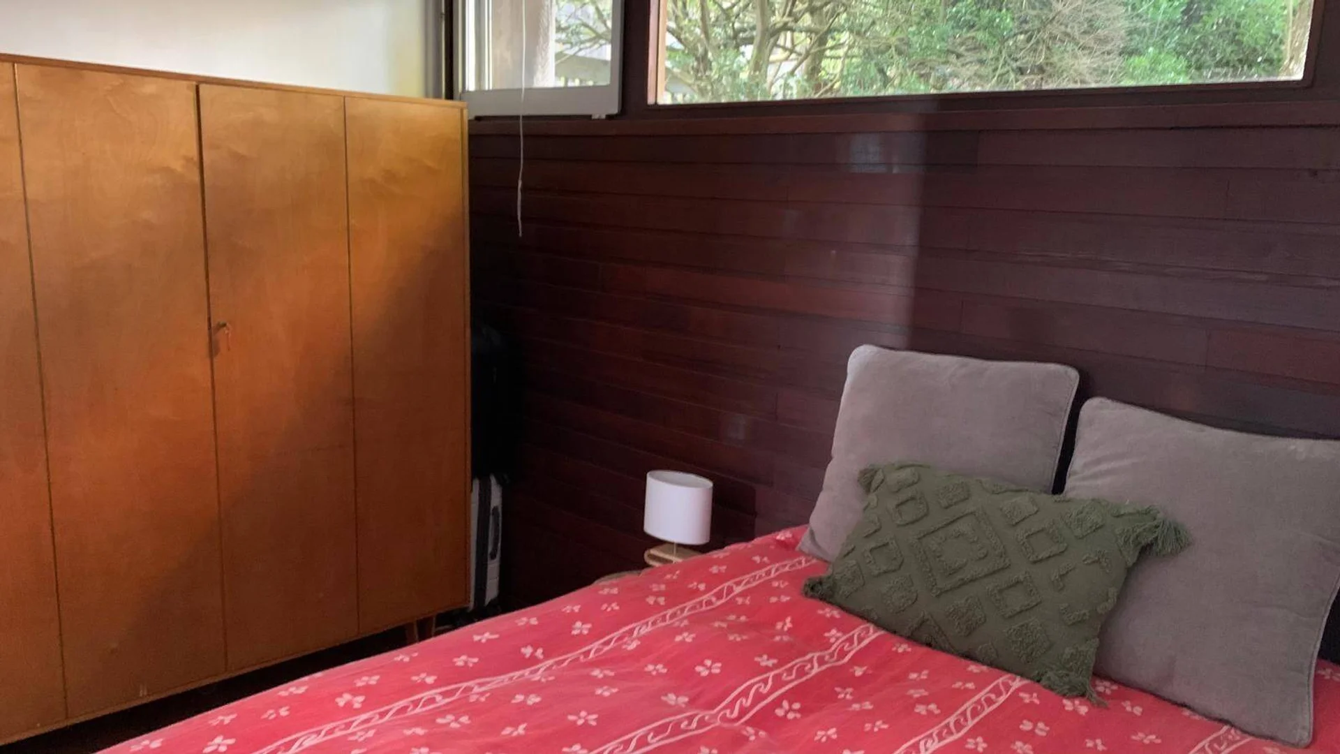 Chambre d'étudiant économique avec emplacement pratique dans 