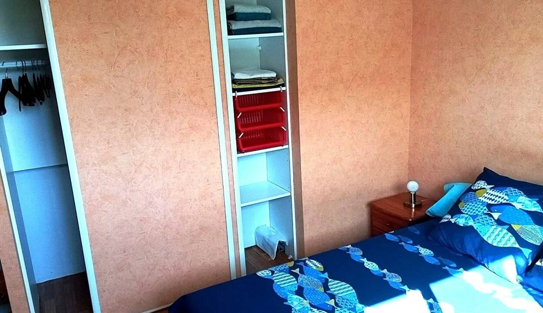 Chambre conviviale pour les étudiants dans  avec des équipements modernes