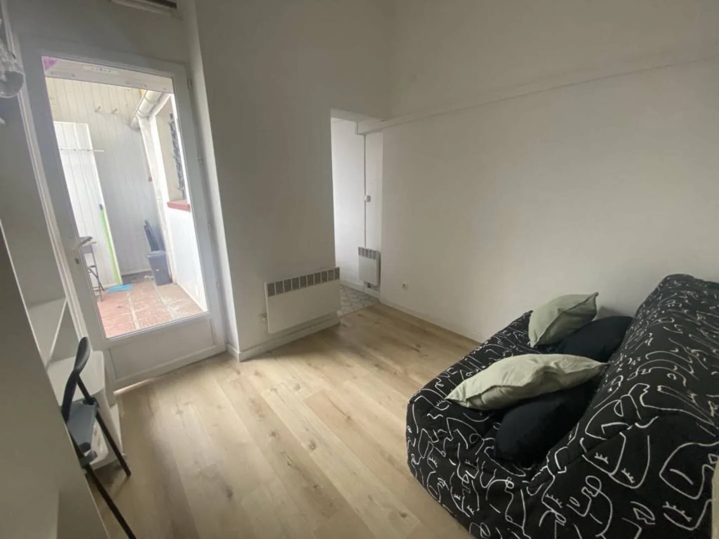 Quarto de estudante em  com área de estudo e instalações partilhadas