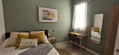 Private room at Carrer de Pau Claris, image 9 of 21